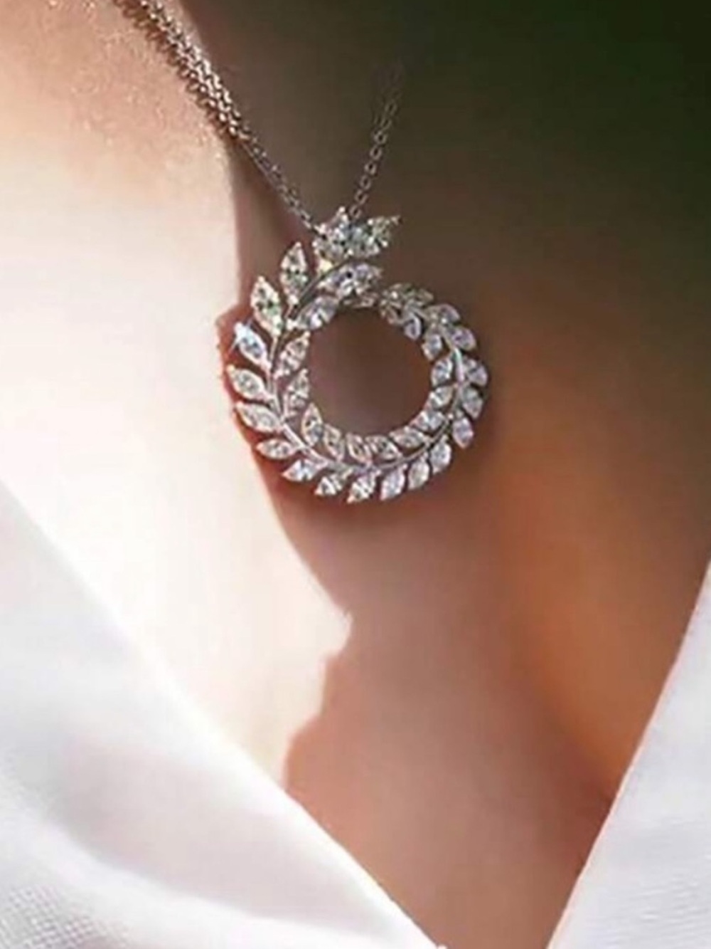 Luxe Silver Crystal Laurel Circle Necklace